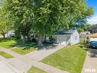 1107 North Thornwood Avenue, Davenport, IA 52804