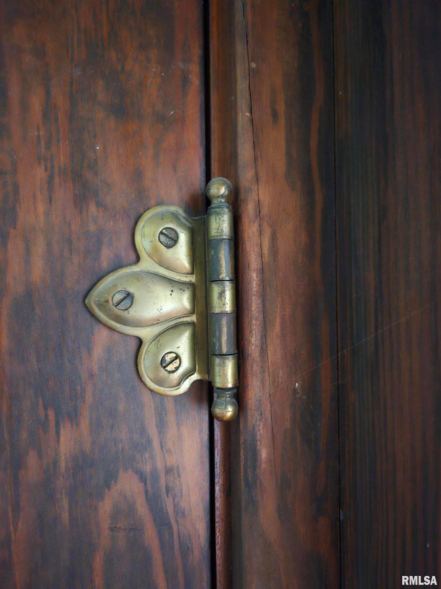 217 40TH Street, Moline, IL 61265