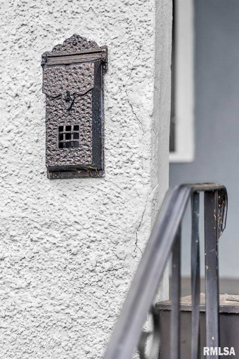 217 40TH Street, Moline, IL 61265