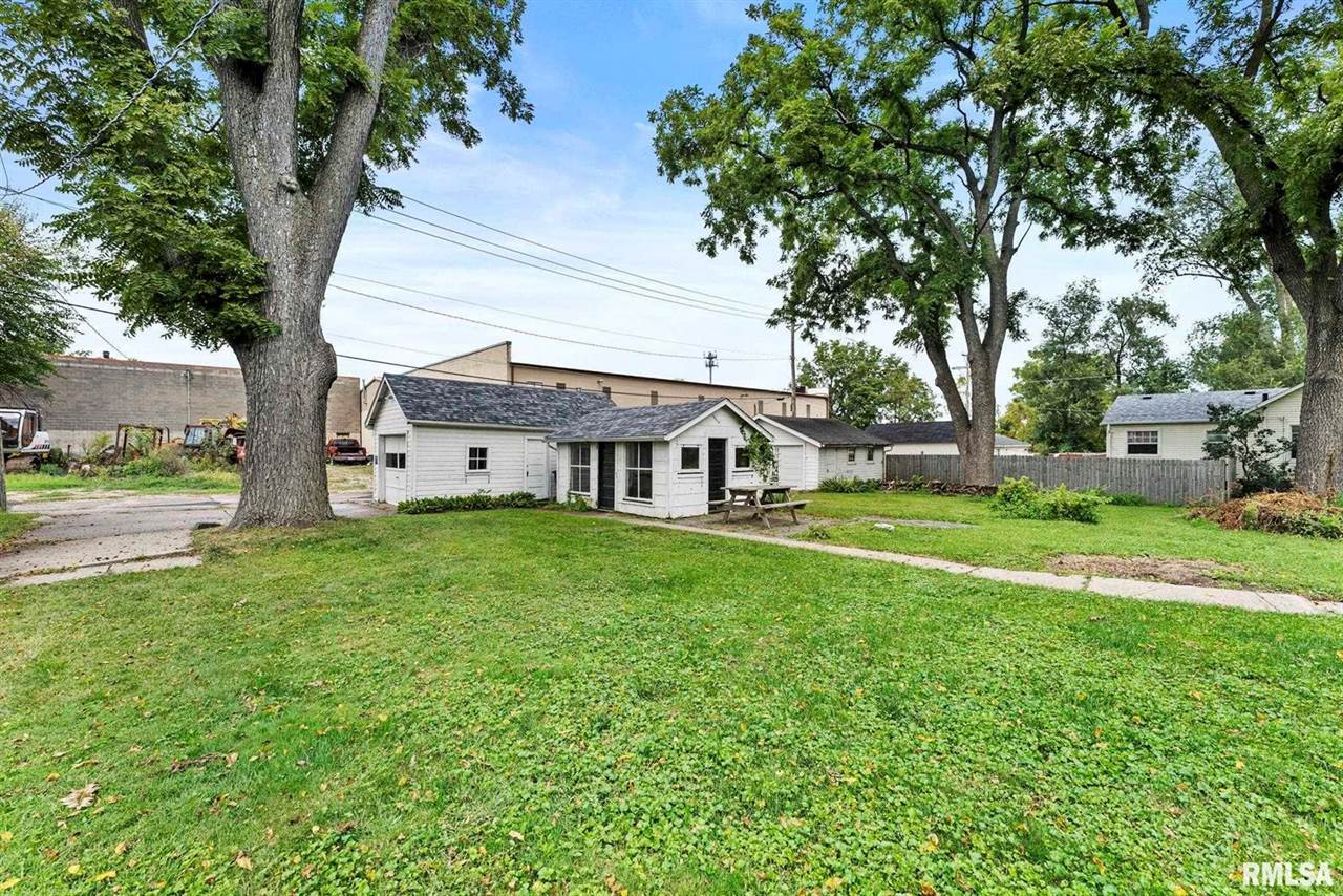 217 40TH Street, Moline, IL 61265