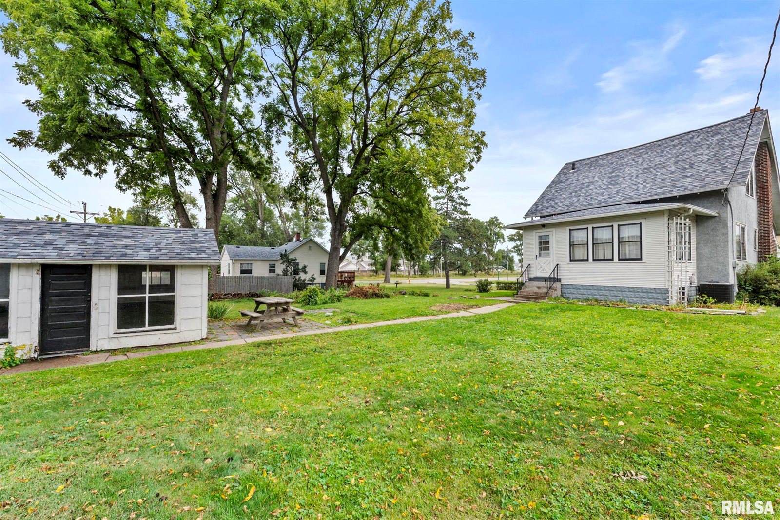 217 40TH Street, Moline, IL 61265