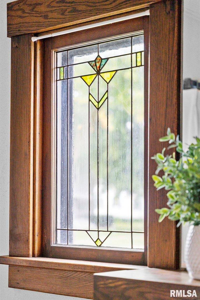 217 40TH Street, Moline, IL 61265