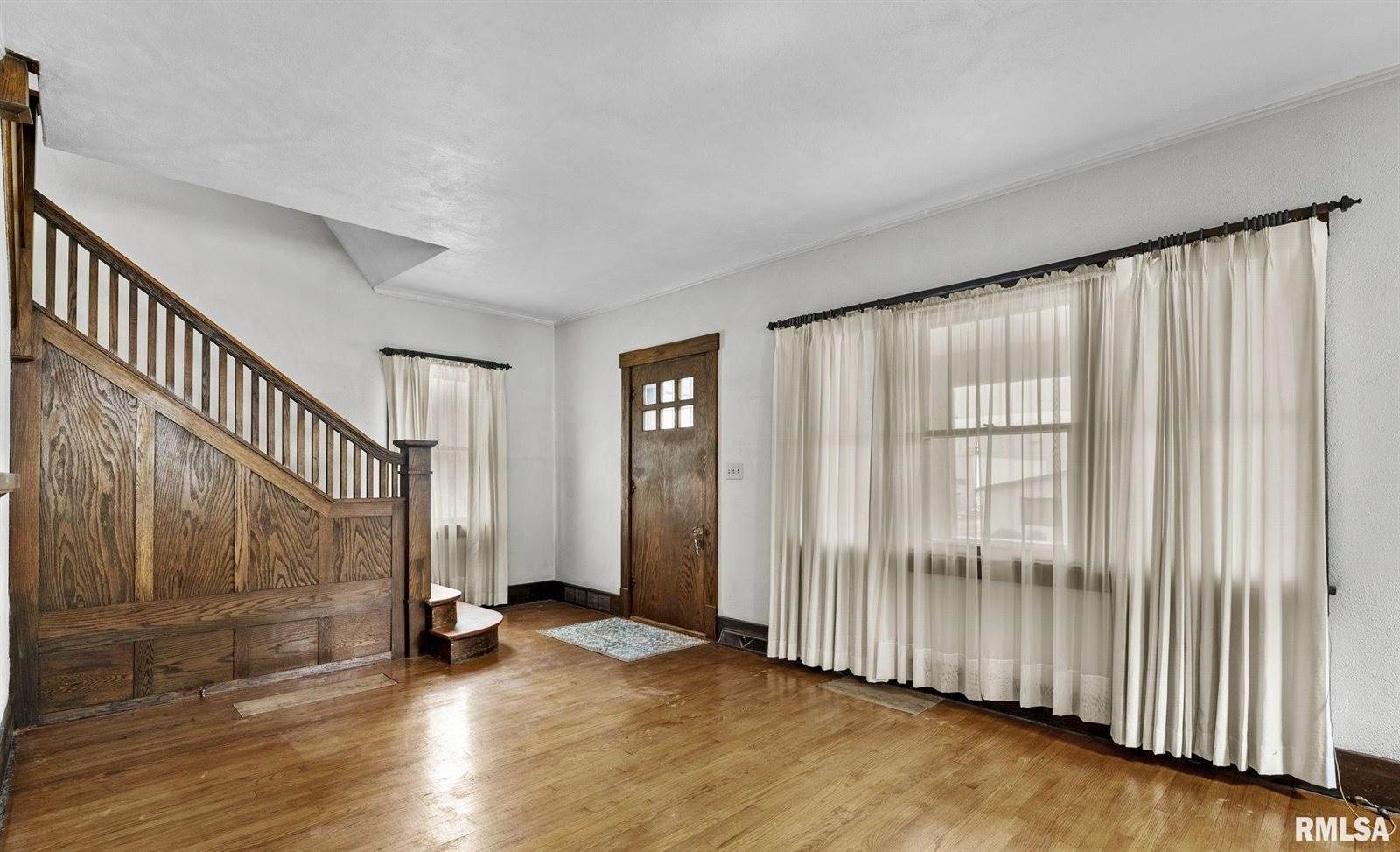 217 40TH Street, Moline, IL 61265