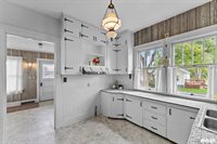 217 40TH Street, Moline, IL 61265