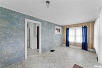 217 40TH Street, Moline, IL 61265