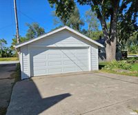 217 40TH Street, Moline, IL 61265