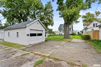 217 40TH Street, Moline, IL 61265