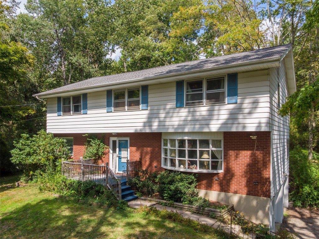 674 Cafferty Hill Rd, Endicott, NY 13760