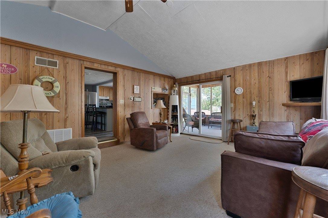 10569 Shadyside Drive, North Benton, OH 44449