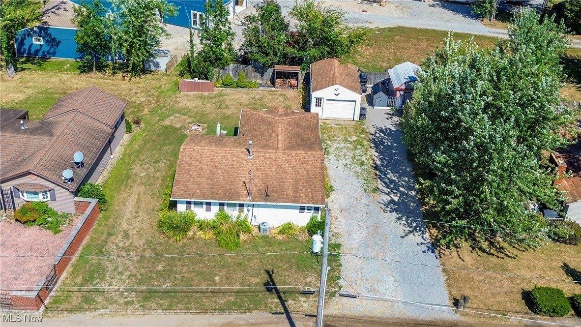 10569 Shadyside Drive, North Benton, OH 44449