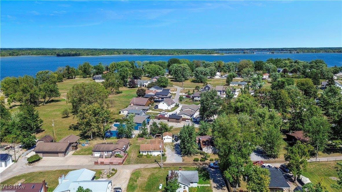 10569 Shadyside Drive, North Benton, OH 44449