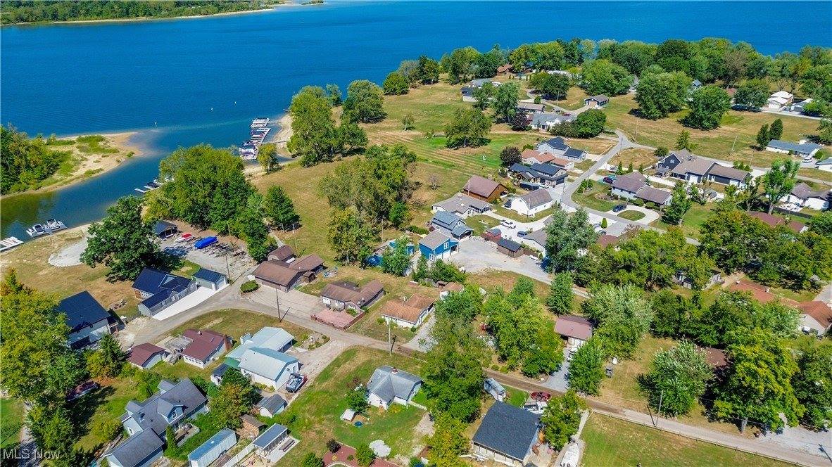 10569 Shadyside Drive, North Benton, OH 44449