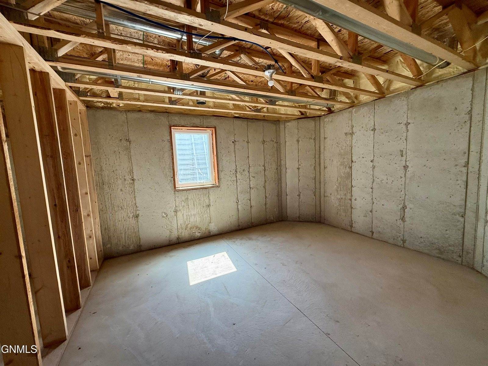 5990 Maple Lane, Williston, ND 58801