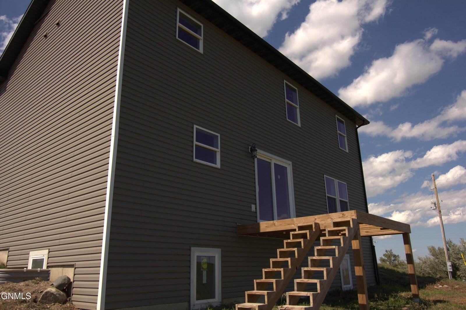 5990 Maple Lane, Williston, ND 58801