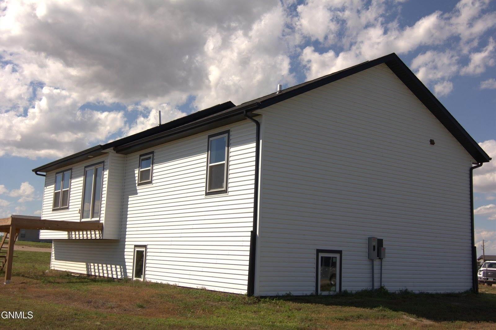 13680 Mulberry Loop NW, Williston, ND 58801