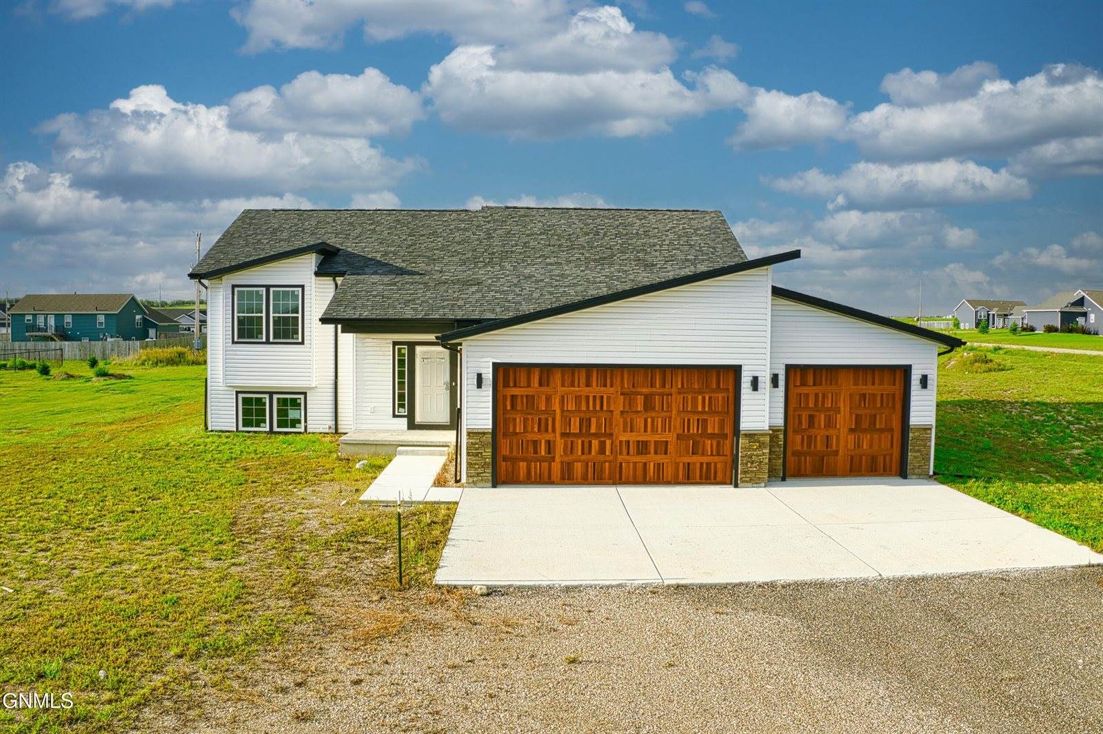 13680 Mulberry Loop NW, Williston, ND 58801