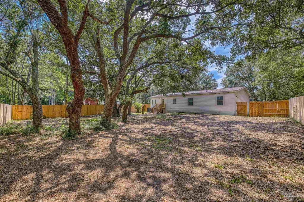 2192 Bergren Rd, Gulf Breeze, FL 32563