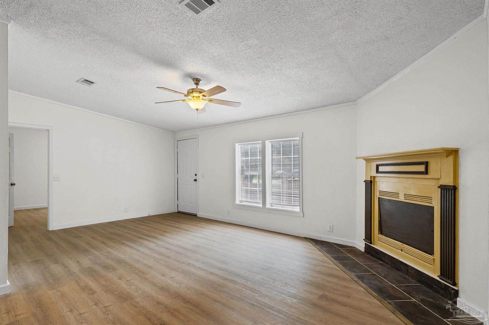 2192 Bergren Rd, Gulf Breeze, FL 32563