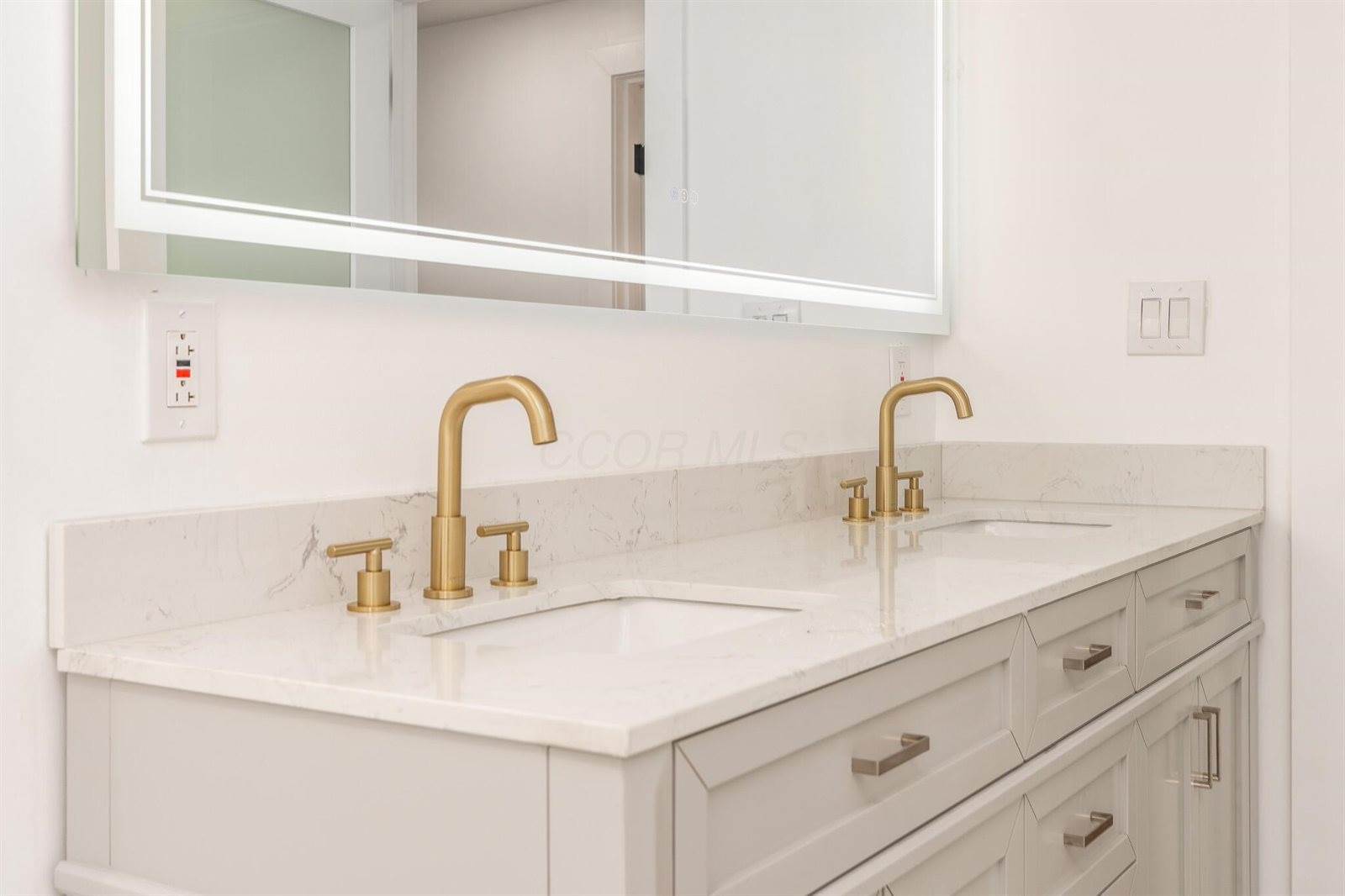 142 South Gould Road, Columbus, OH 43209