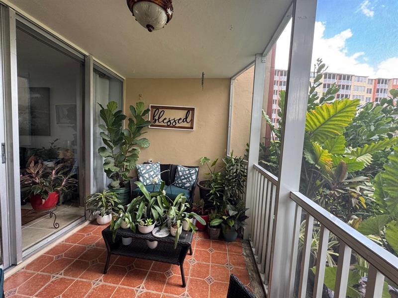 1770 NE 191st St 112-1, Miami, FL 33179