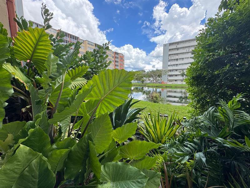 1770 NE 191st St 112-1, Miami, FL 33179