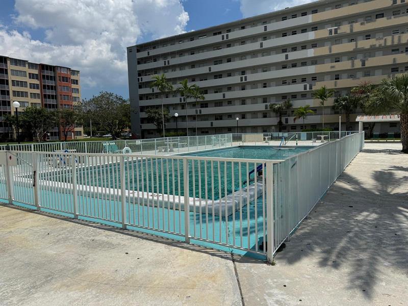 1770 NE 191st St 112-1, Miami, FL 33179