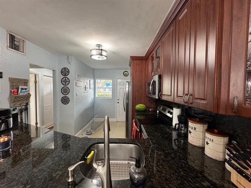 1770 NE 191st St 112-1, Miami, FL 33179