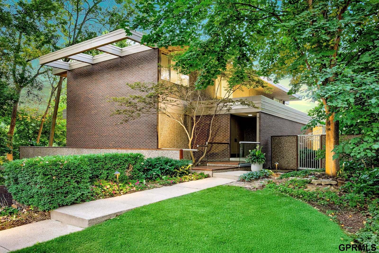 3105 Armbrust Drive, Omaha, NE 68124