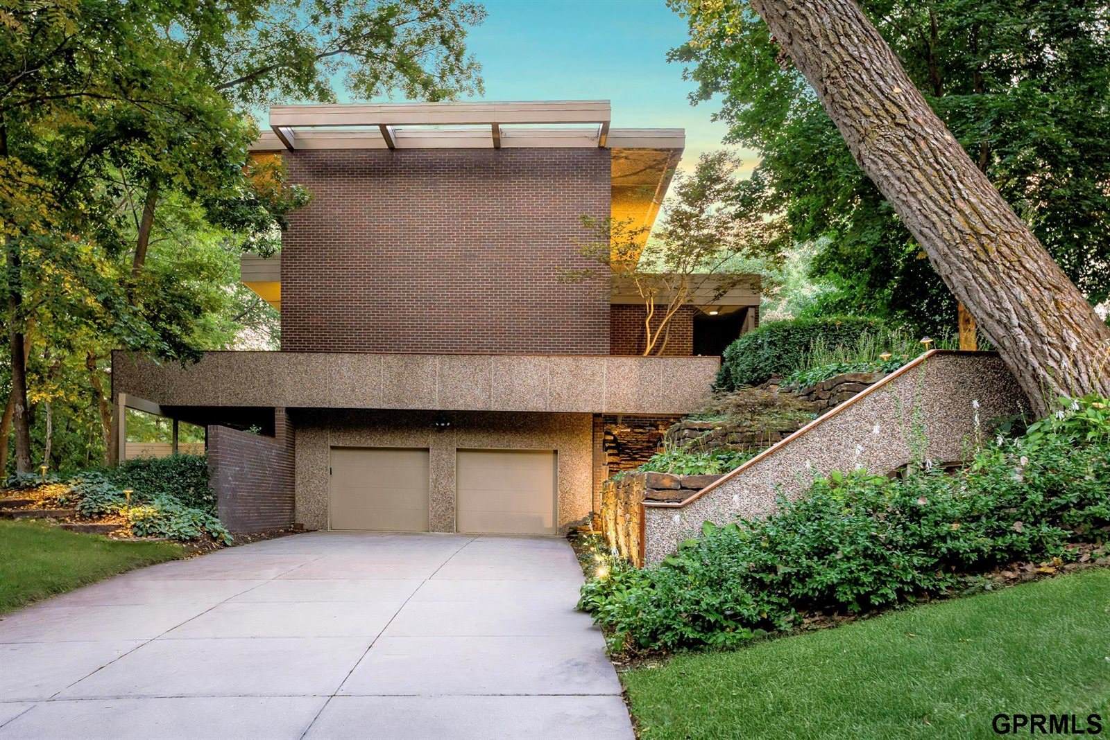 3105 Armbrust Drive, Omaha, NE 68124