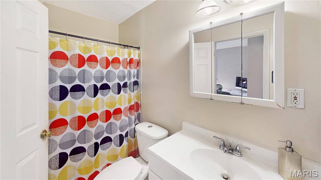 1020 Saint Patrice Lane, Florissant, MO 63031