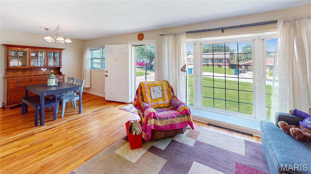 1020 Saint Patrice Lane, Florissant, MO 63031