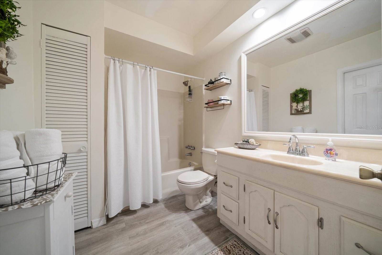 3290 70TH Avenue North, Saint Petersburg, FL 33702