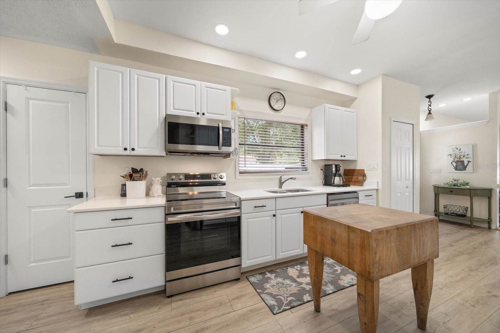 3290 70TH Avenue North, Saint Petersburg, FL 33702