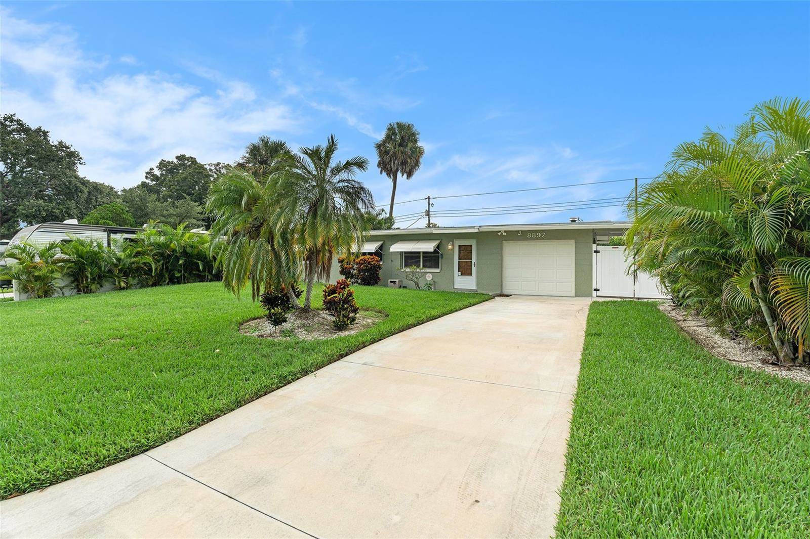 8897 Osprey Lane, Seminole, FL 33777