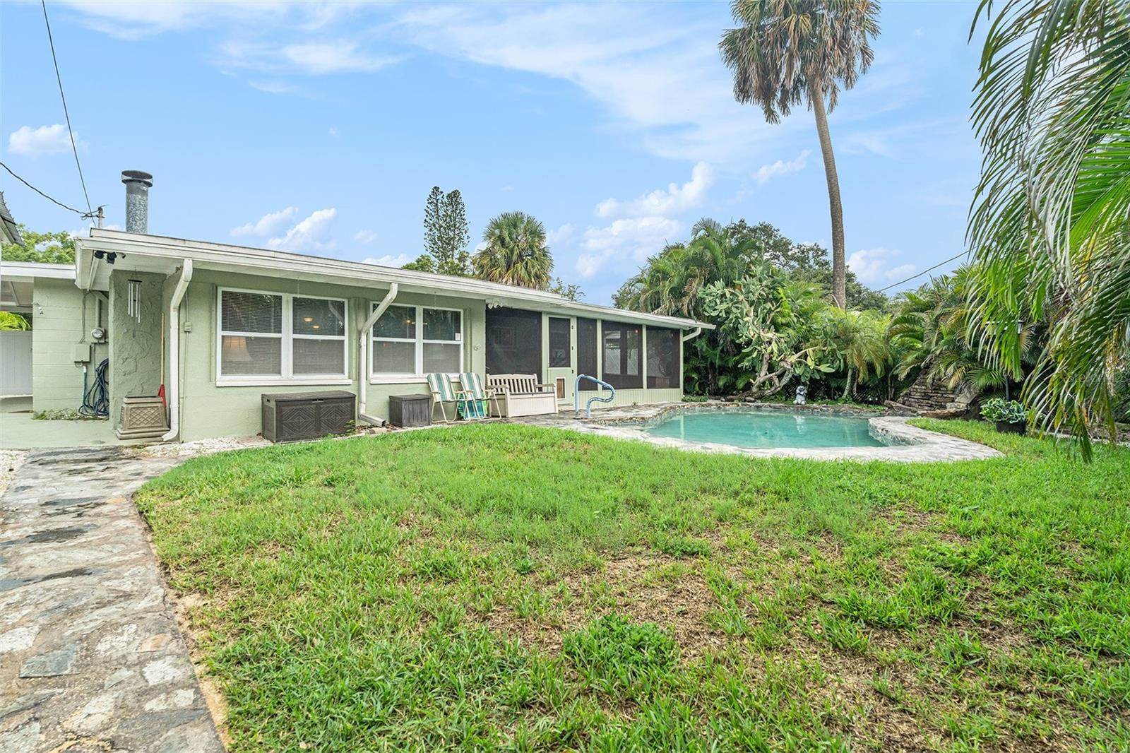 8897 Osprey Lane, Seminole, FL 33777