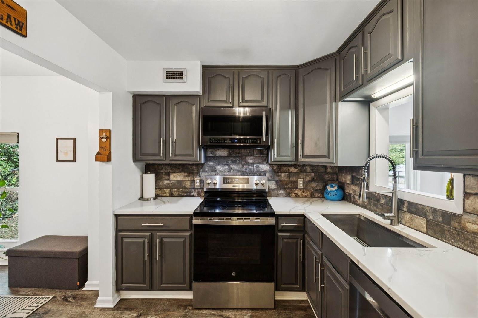 504 Foothill Dr, Nashville, TN 37217