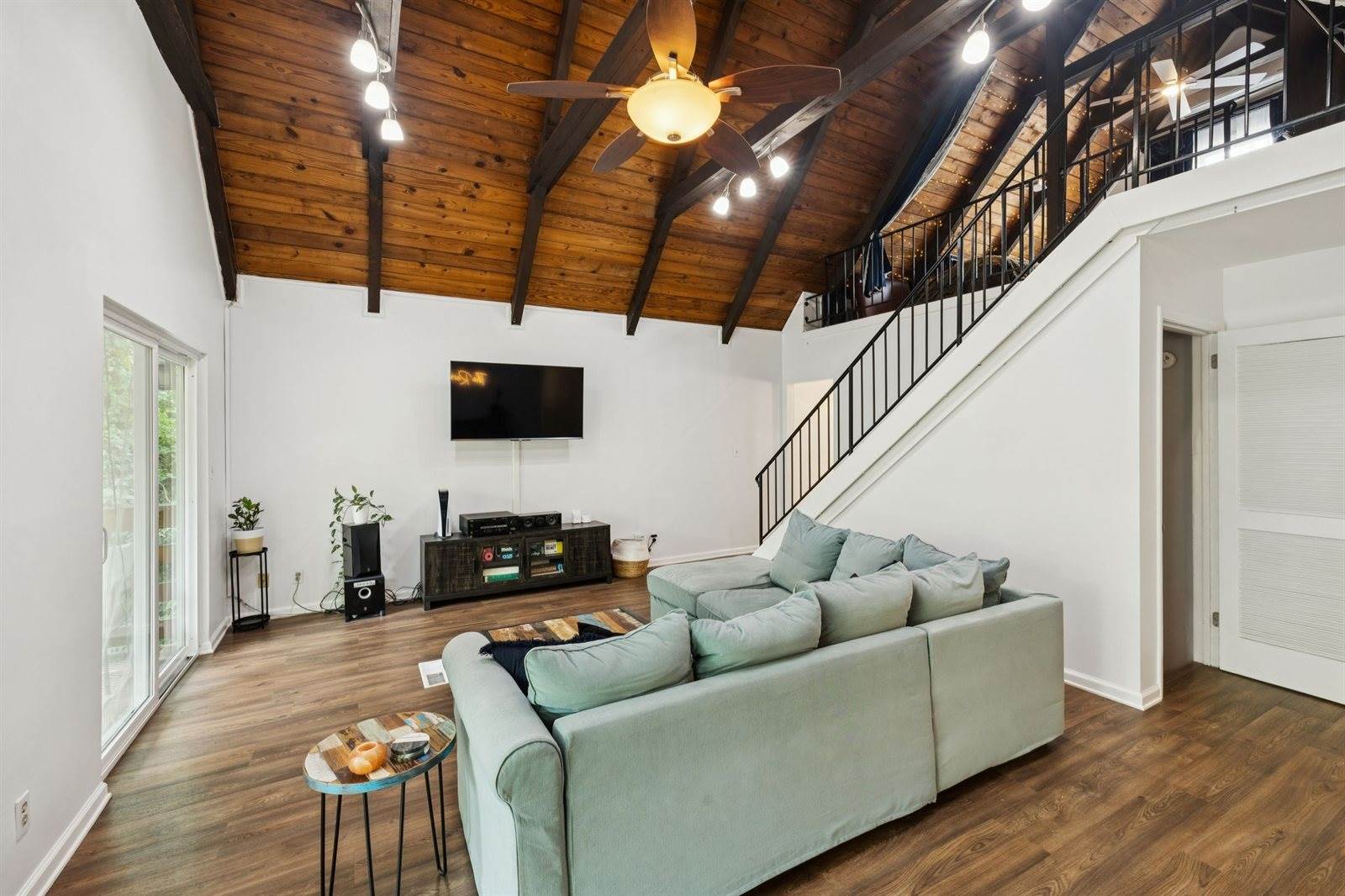 504 Foothill Dr, Nashville, TN 37217