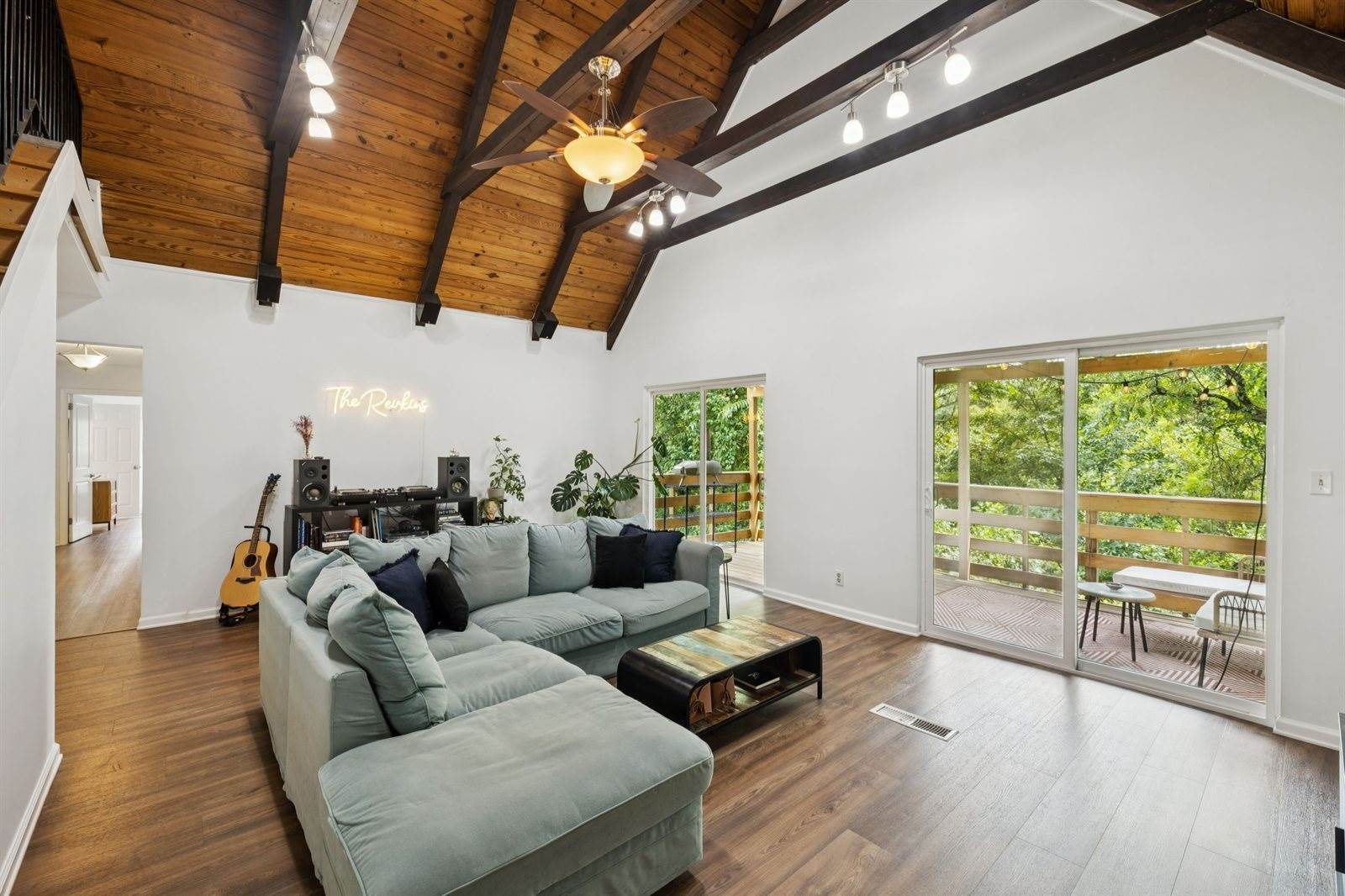 504 Foothill Dr, Nashville, TN 37217