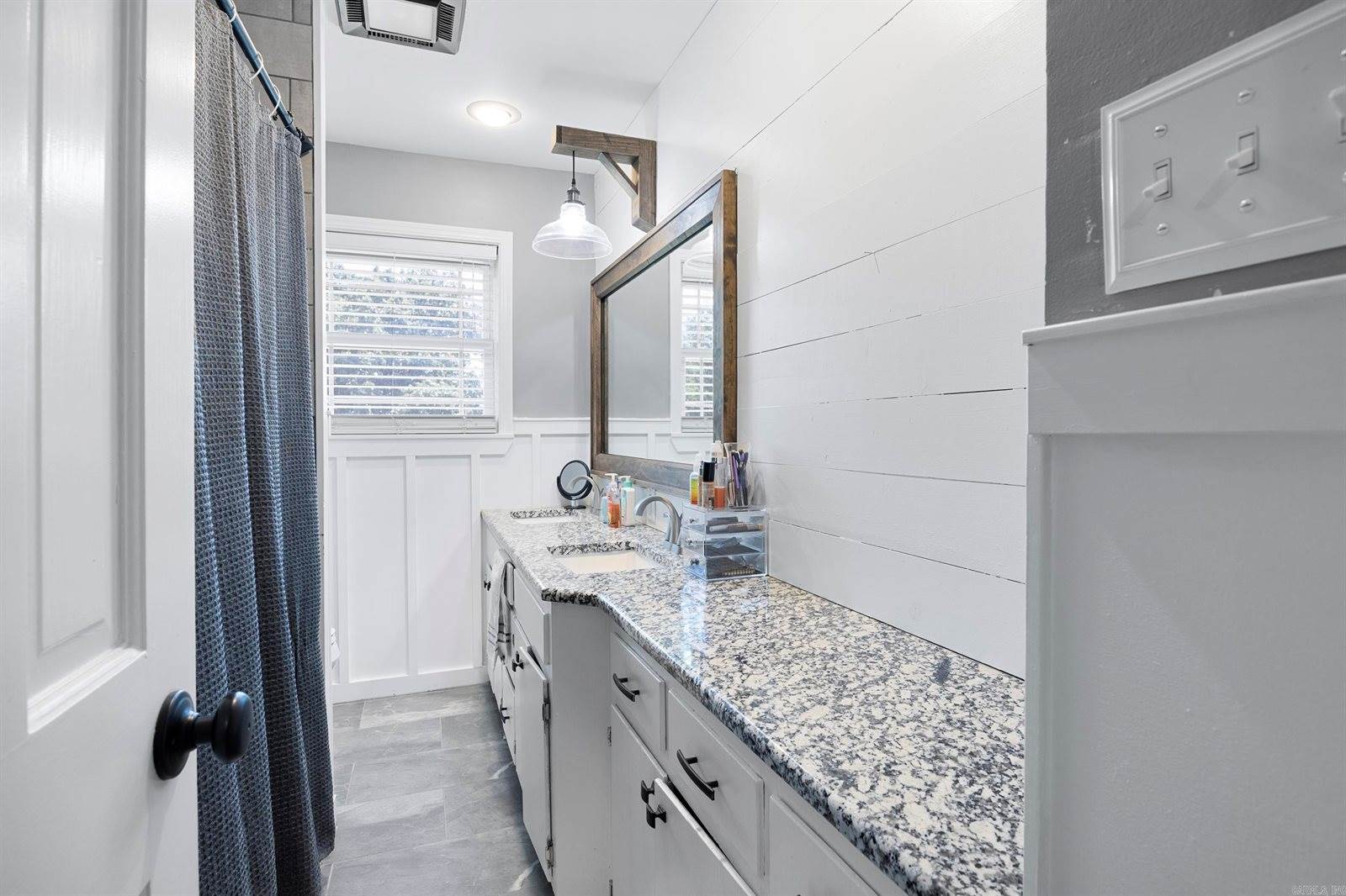 240 S Beaumont Avenue, Russellville, AR 72801