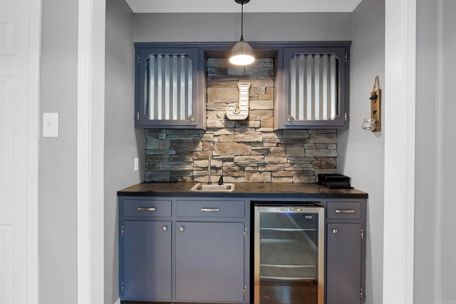 240 S Beaumont Avenue, Russellville, AR 72801