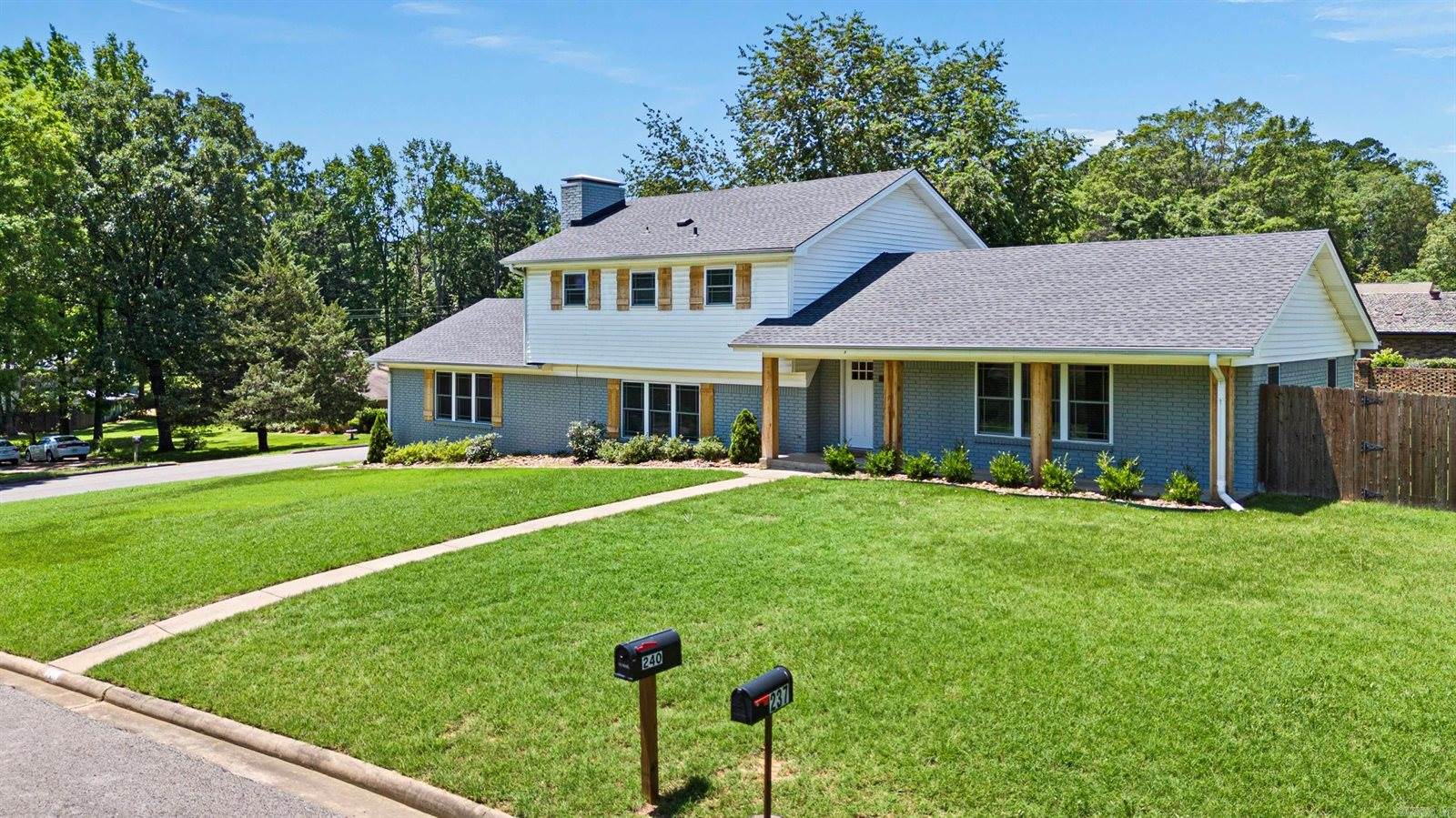 240 S Beaumont Avenue, Russellville, AR 72801