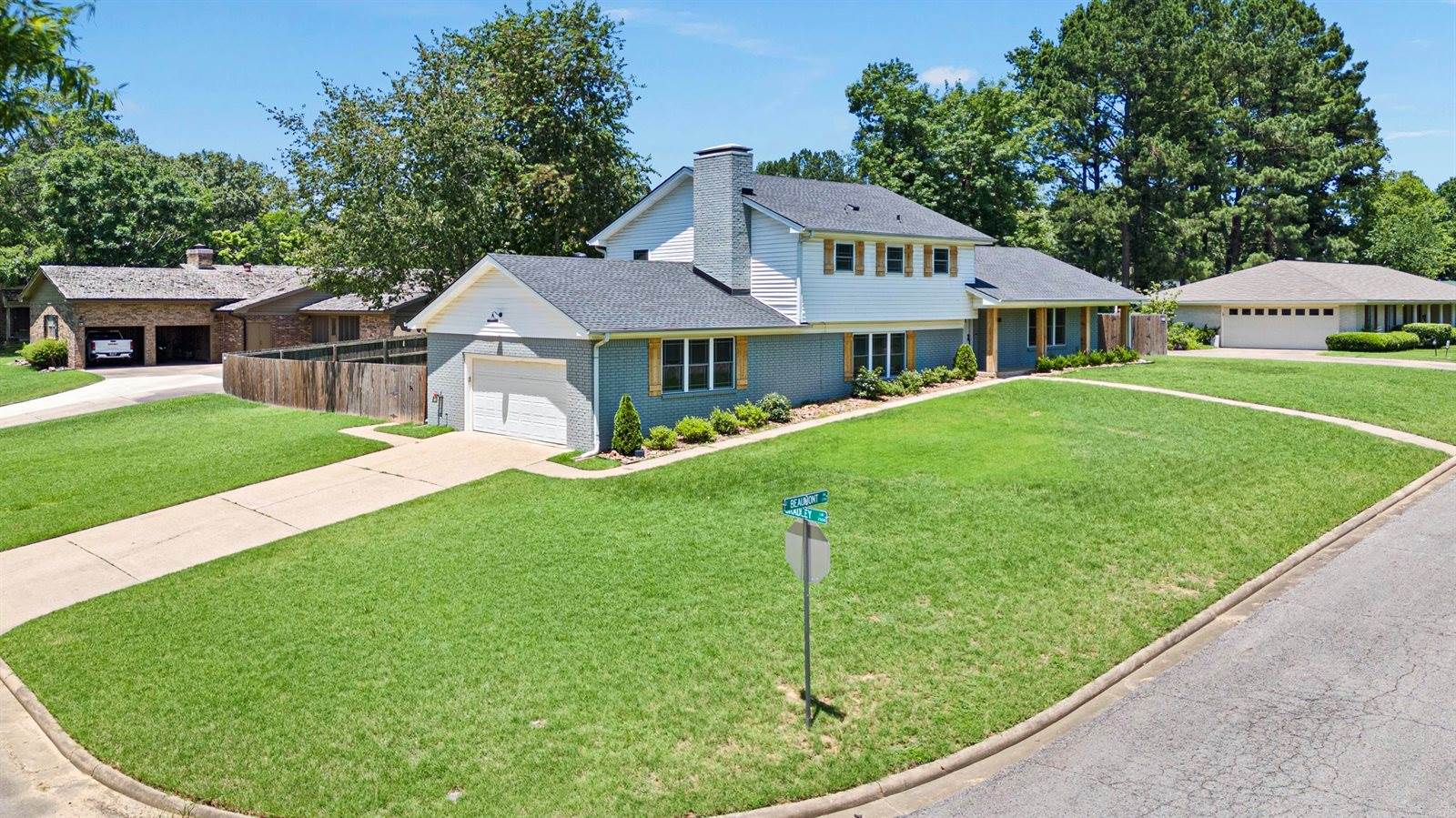 240 S Beaumont Avenue, Russellville, AR 72801