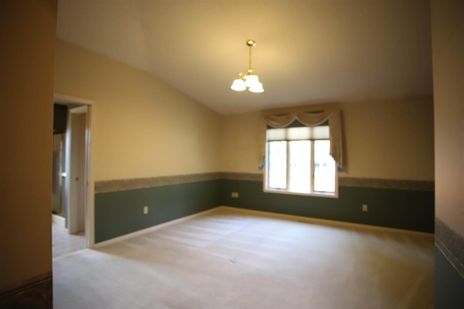 909 15 1/2 Ave SE, Minot, ND 58701