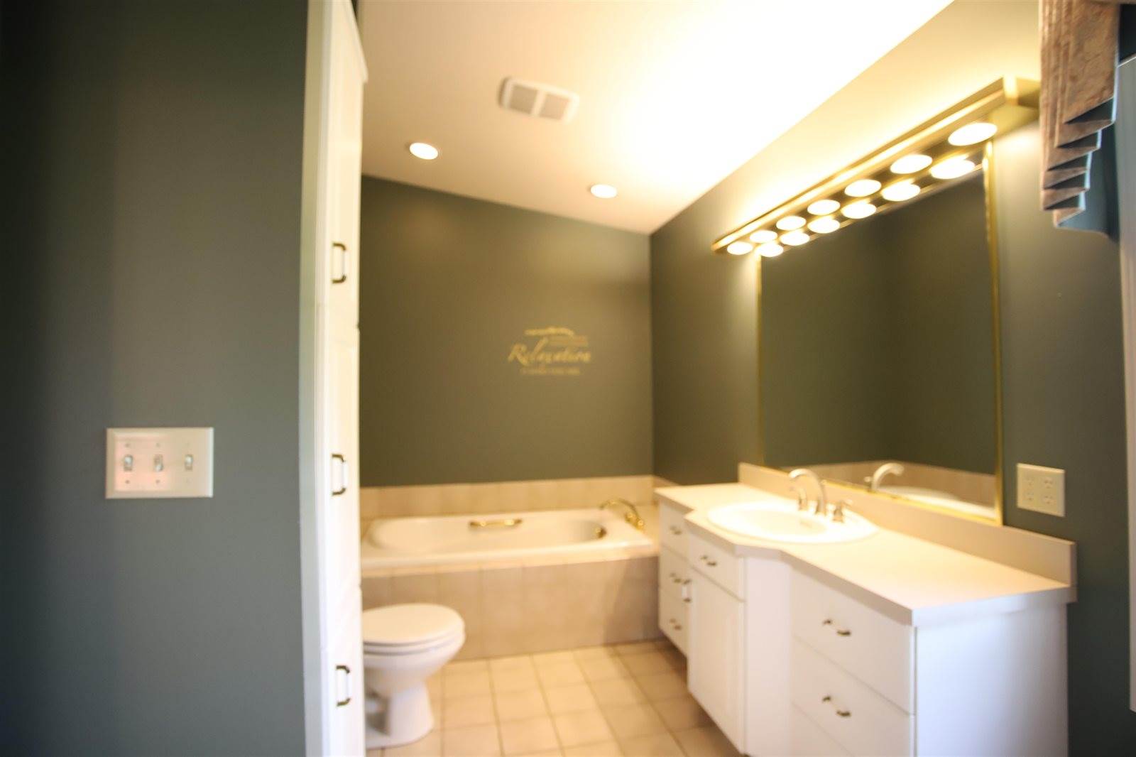 909 15 1/2 Ave SE, Minot, ND 58701