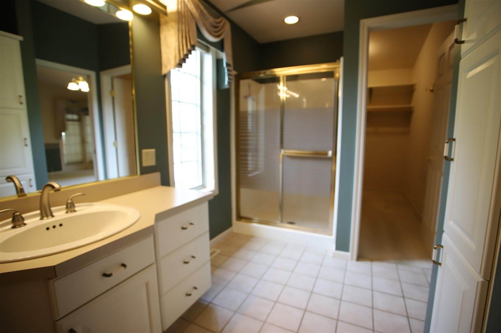 909 15 1/2 Ave SE, Minot, ND 58701