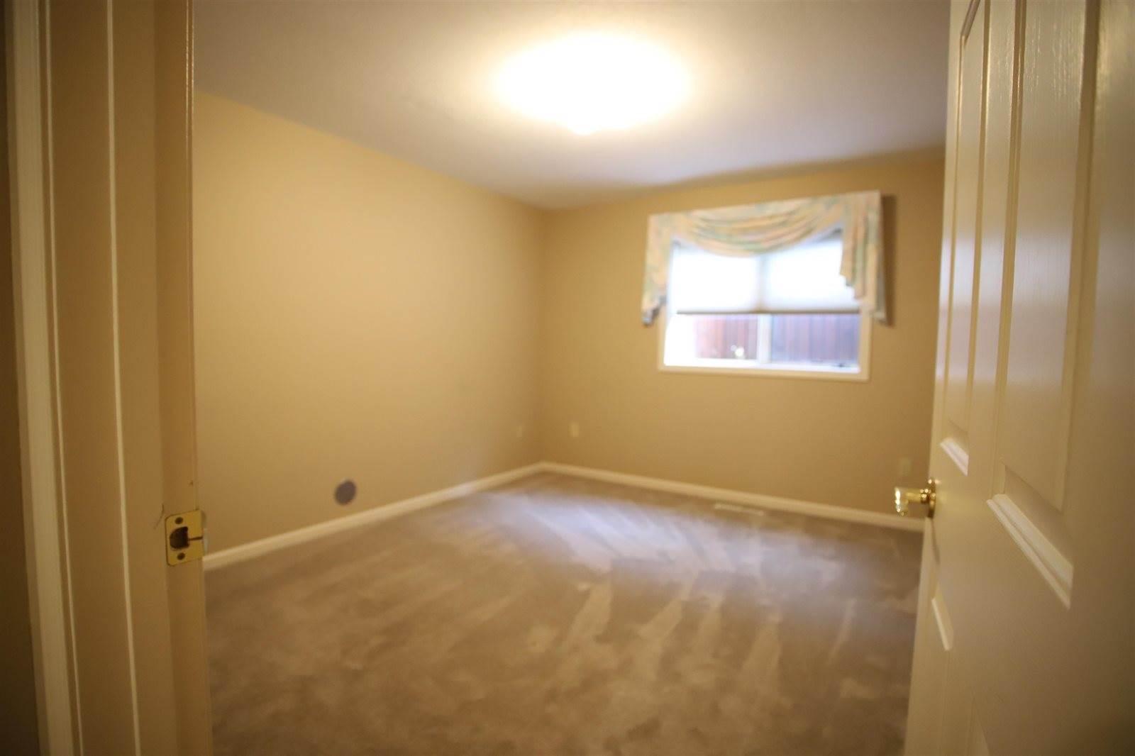 909 15 1/2 Ave SE, Minot, ND 58701