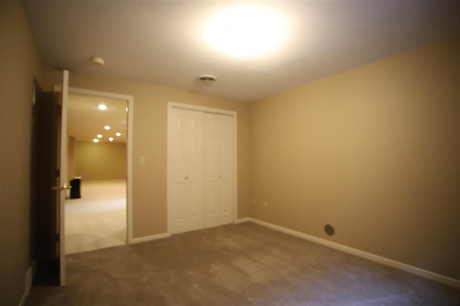 909 15 1/2 Ave SE, Minot, ND 58701