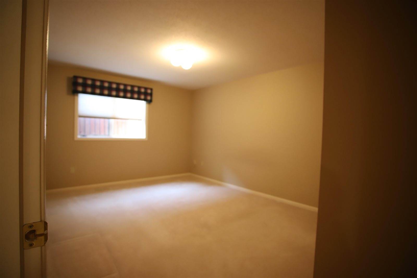 909 15 1/2 Ave SE, Minot, ND 58701