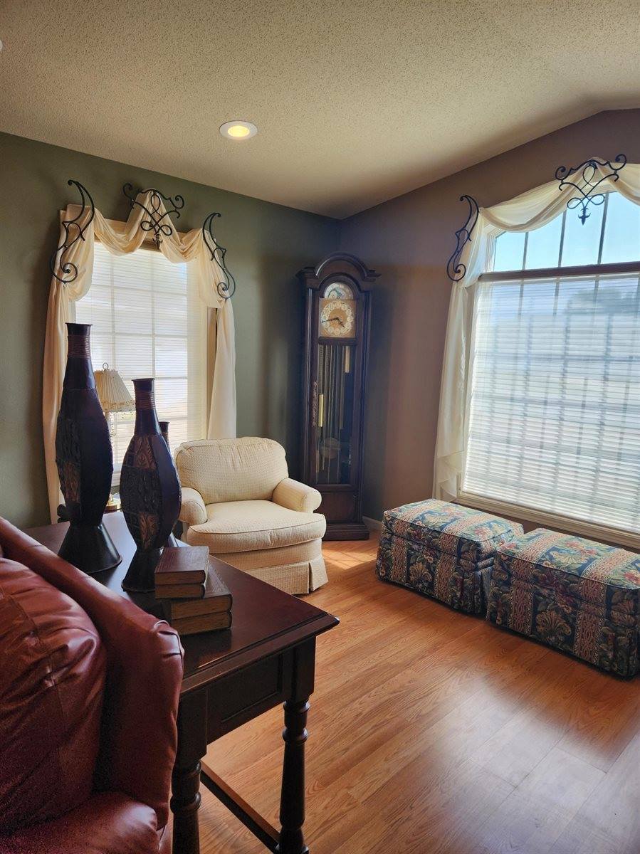 909 15 1/2 Ave SE, Minot, ND 58701