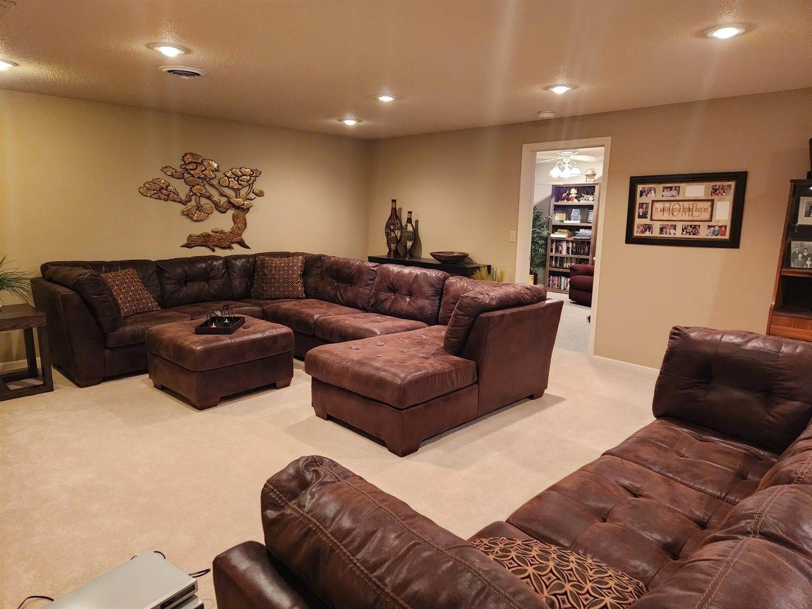 909 15 1/2 Ave SE, Minot, ND 58701